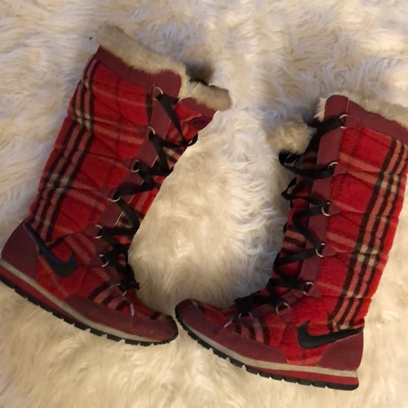 nike women's plaid shoes